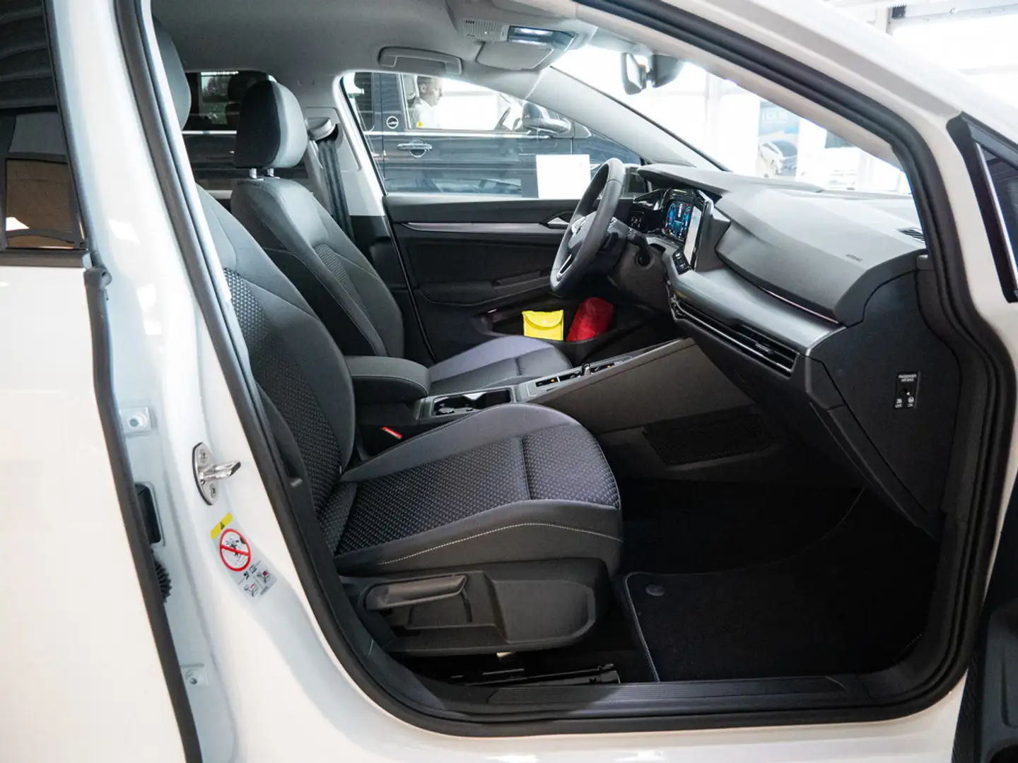 Volkswagen Golf VIII 2.0 TDI DSG Active OETTINGER Umbau Weiß - 2