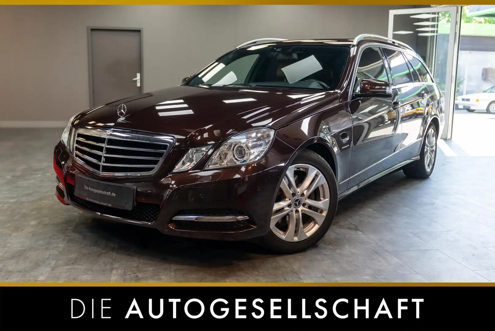 Mercedes-Benz E 250 T CGI AVANTGARDE SITZKLIMA*AHK*ILS*NAVI* Brun - 1