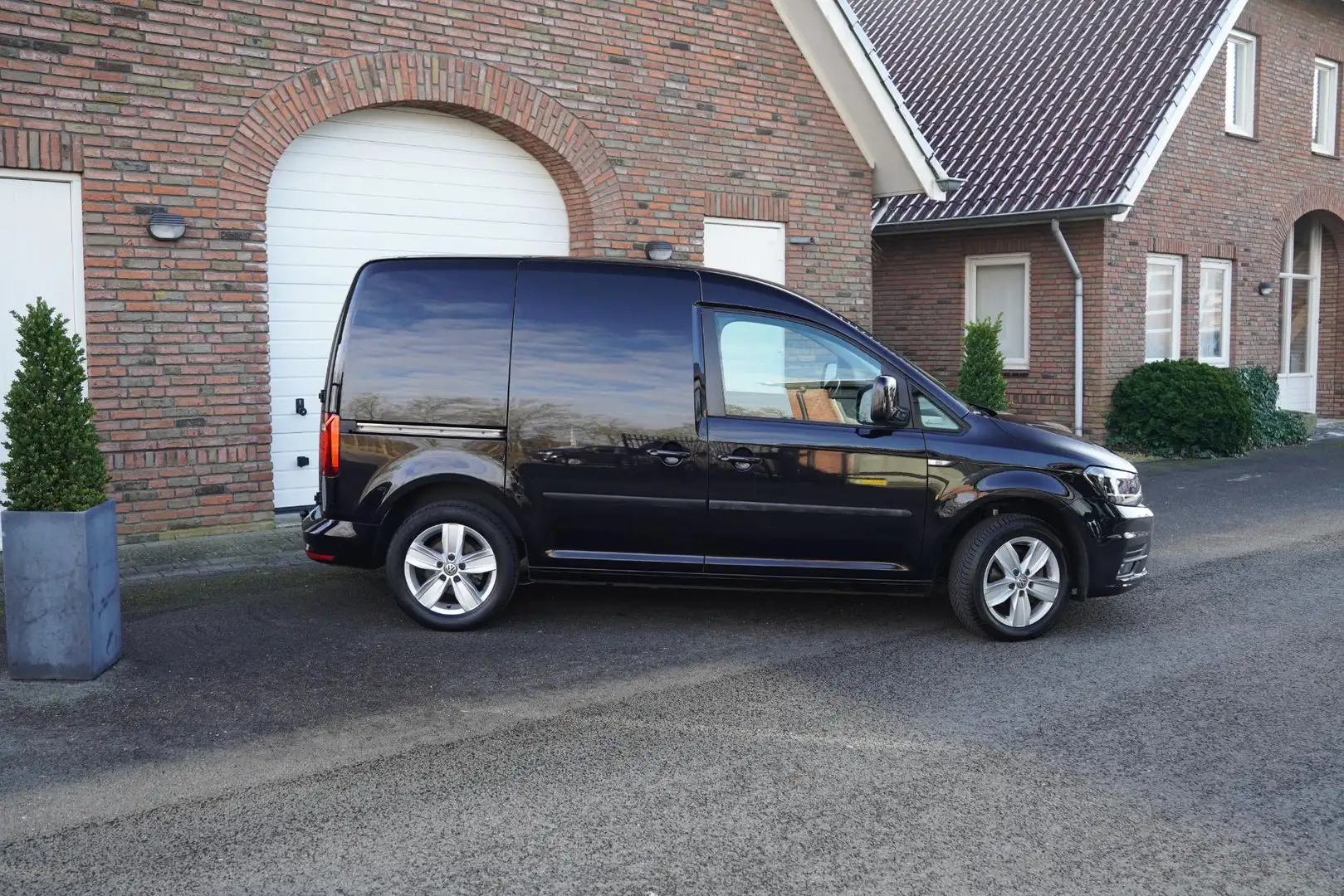 Volkswagen Caddy 2.0 TDI L1H1 75PK Airco PDC Achter NAVI Cruise Con Noir - 2