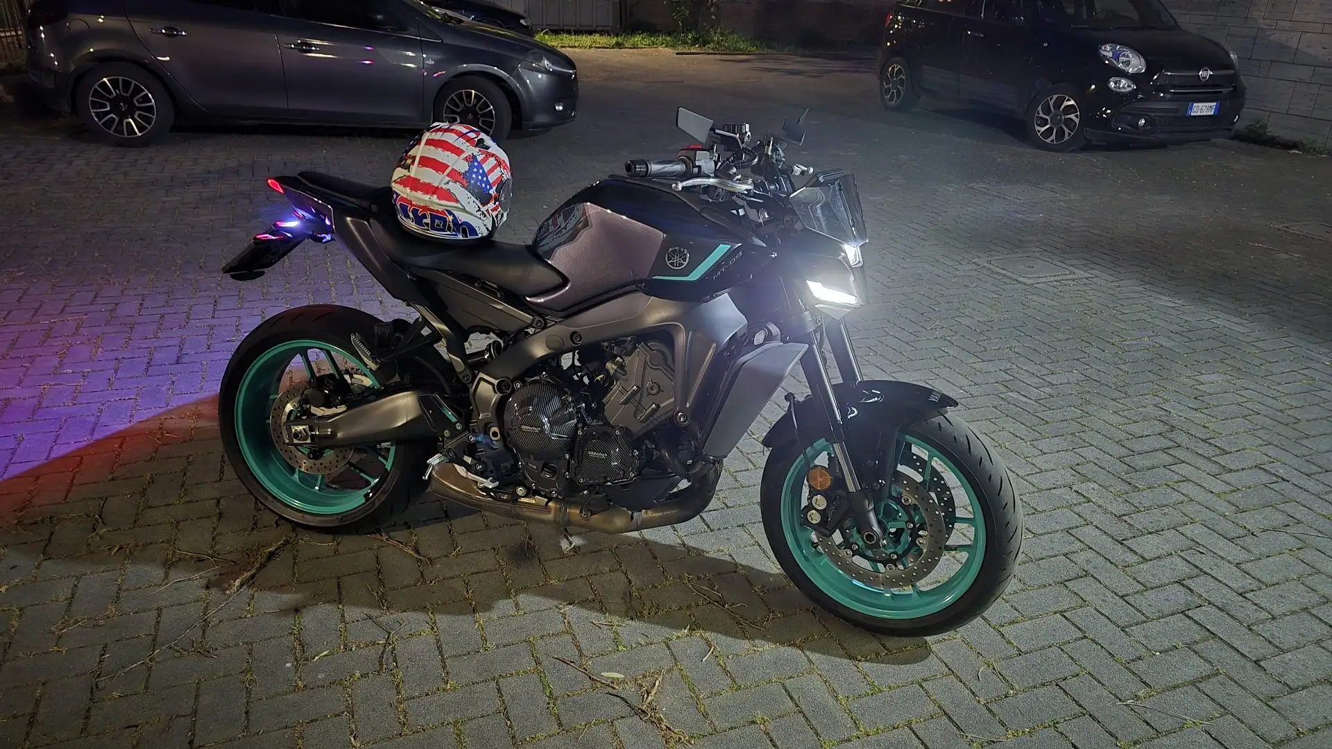 Yamaha MT-09 scambio con tmax di mio gradimento Grigio - 2