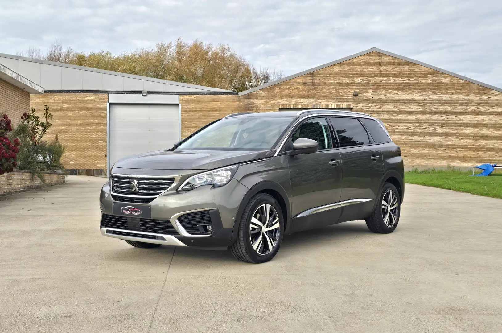 Peugeot 5008 1.2i Essence Aut. ** 7pl - 43.000 km ** GAR 12M Gris - 2