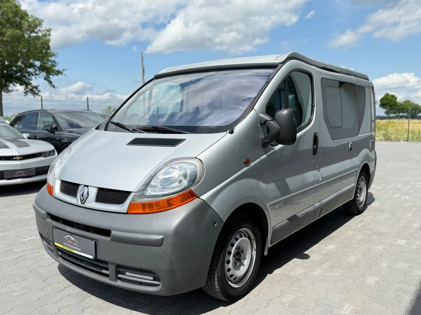 Renault Trafic Kasten L1H1 2,7t Camper Ausbau Hubdach Kü Grau - 1