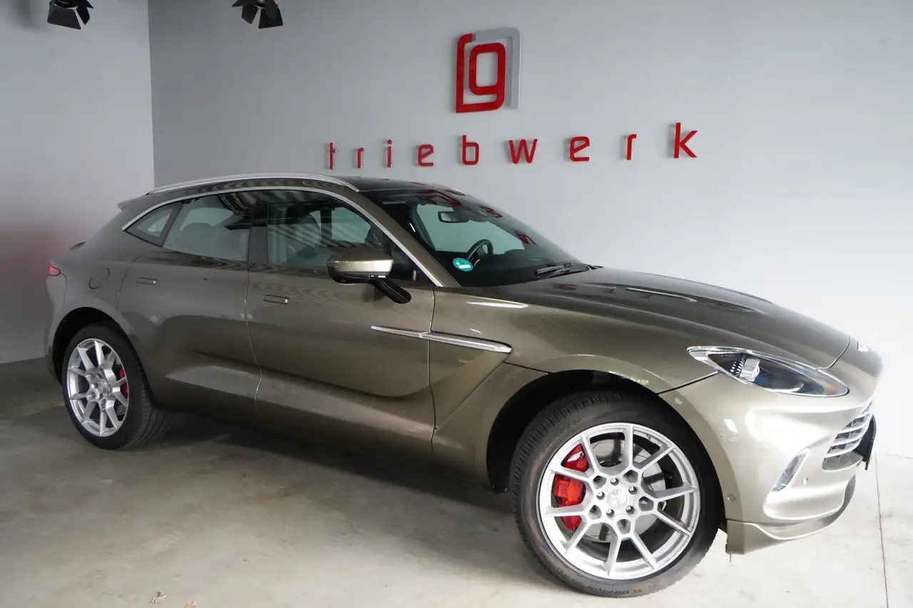 Aston Martin DBX