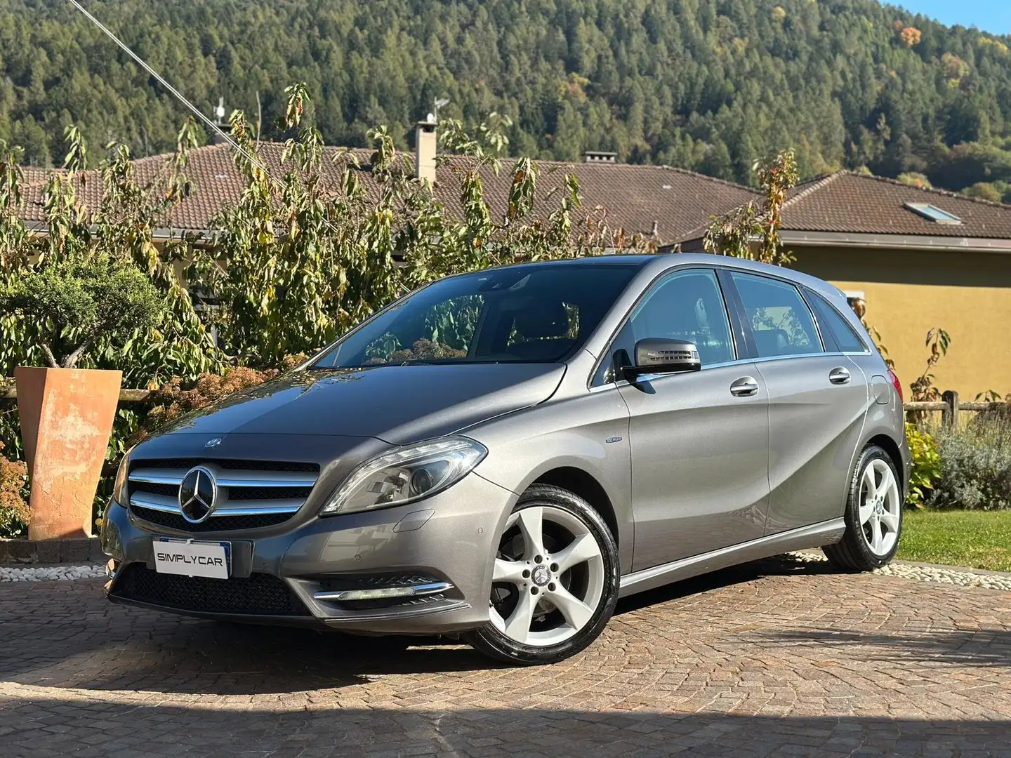 Mercedes-Benz B 180 PREMIUM BENZINA 122CV OK NEOPATENTATI Grigio - 1