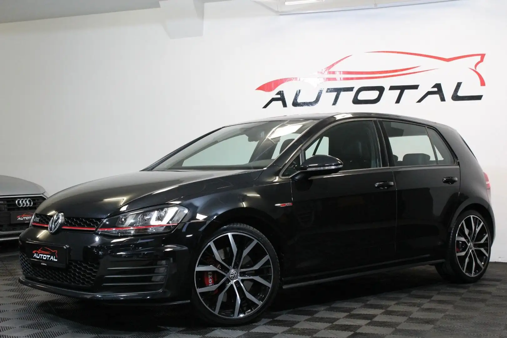 Volkswagen Golf VII*GTI Performance*DSG*Kamera*Leder*1.Hand Schwarz - 2