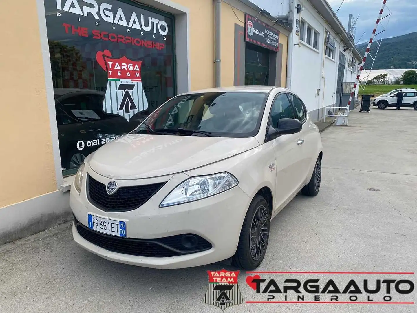 Lancia Ypsilon 1.2 69 CV 5 porte GPL Ecochic Gold Beige - 1