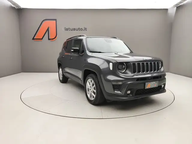 Jeep Renegade view 3