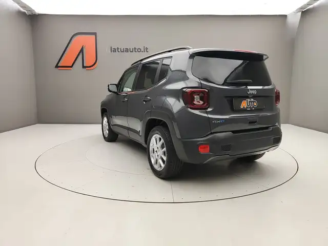 Jeep Renegade view 5