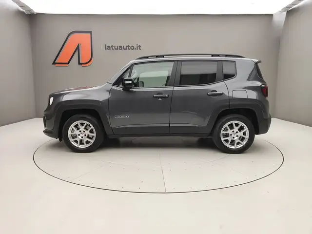 Jeep Renegade view 4