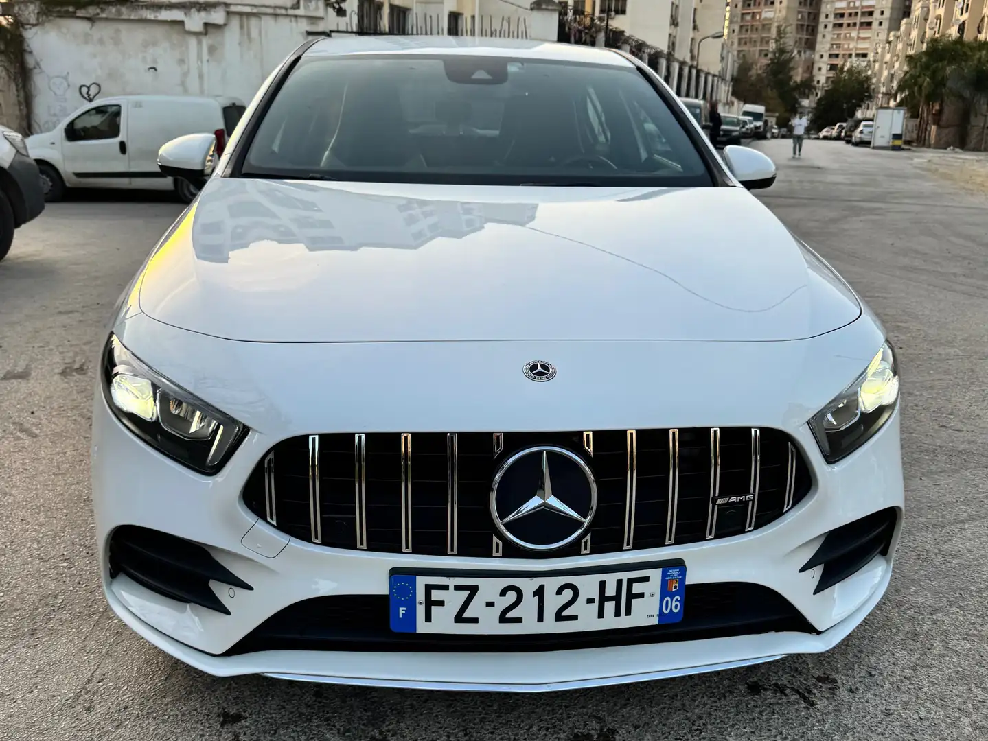 Mercedes-Benz A 180 Classe d 8G-DCT AMG Line Blanc - 1