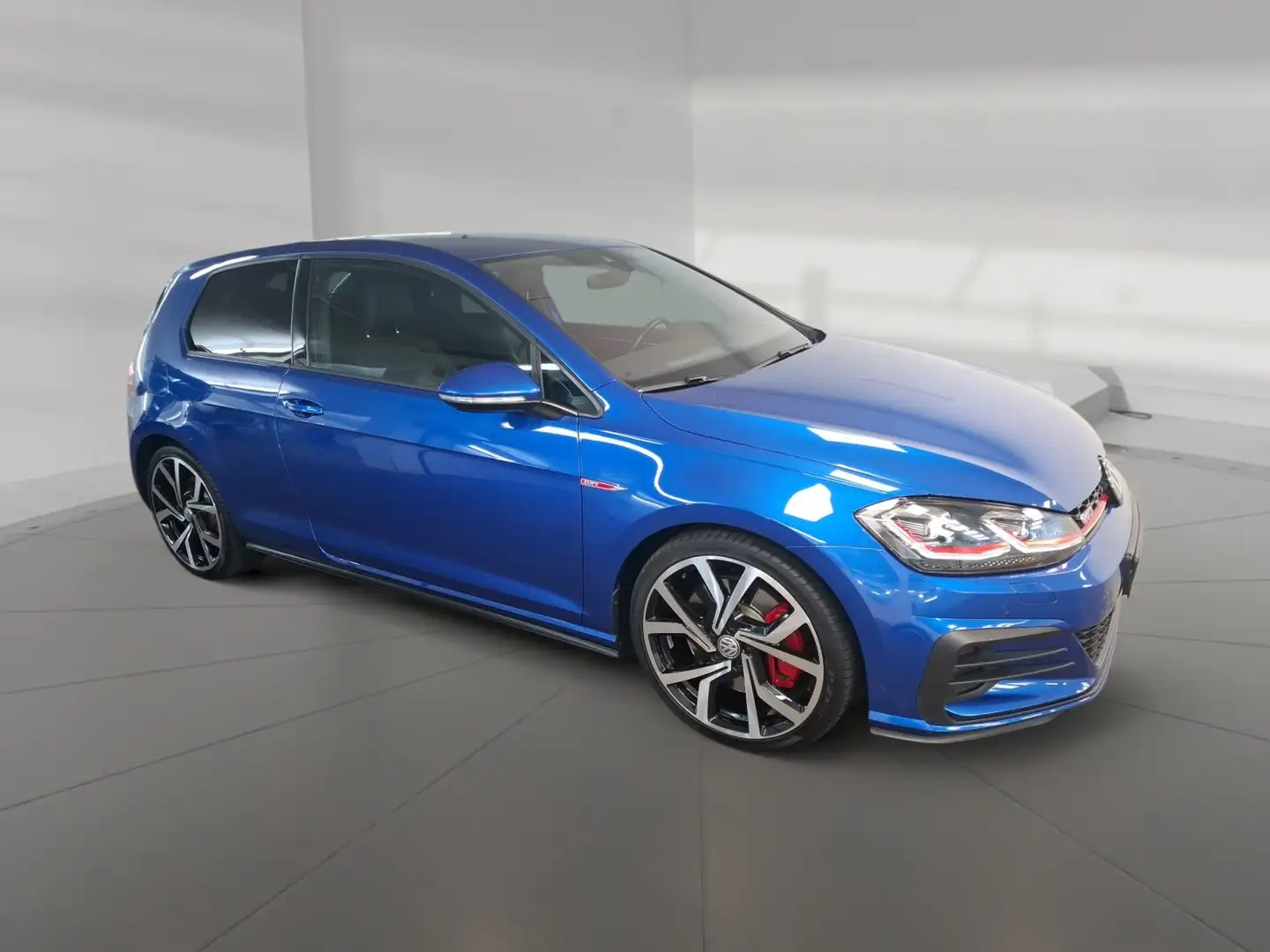 Volkswagen Golf VII GTI Performance 2.0 TSI AHK Dynaudio RFK Blau - 2