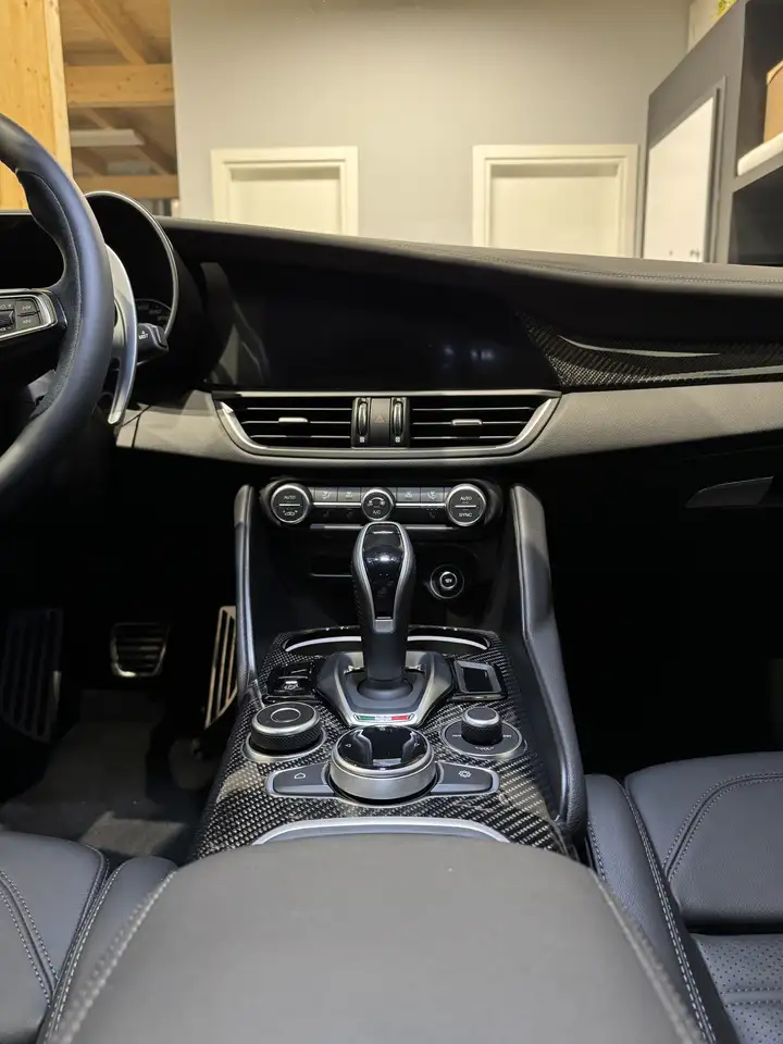 Alfa Romeo Giulia 2023 — фото 15