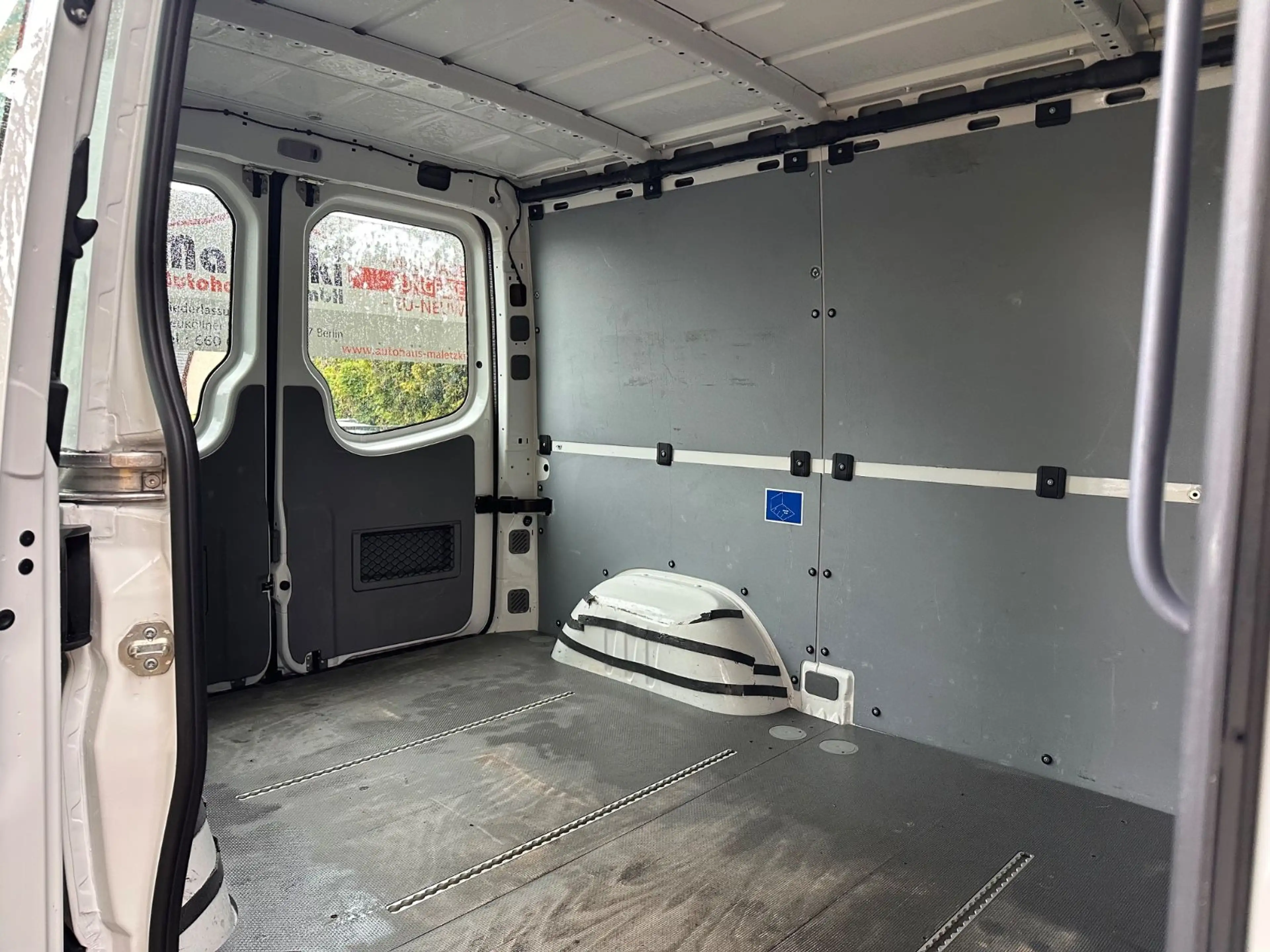 Volkswagen Crafter 2.0 TDI L1H1 Kasten*Klima*AHK*Tempomat* — photo 12