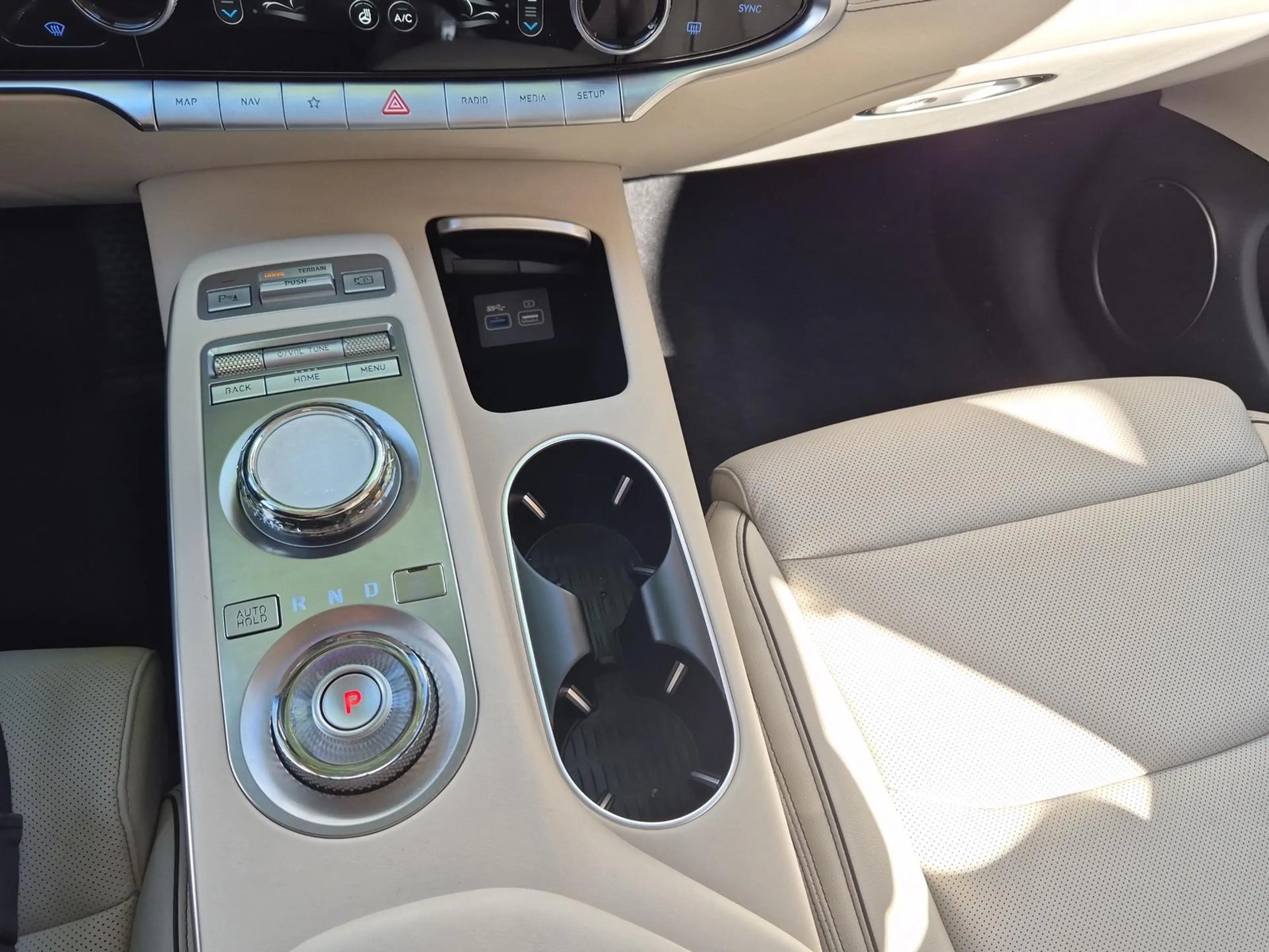 Genesis GV70 2.5T AWD Luxury Komfort Paket*Leder — photo 15