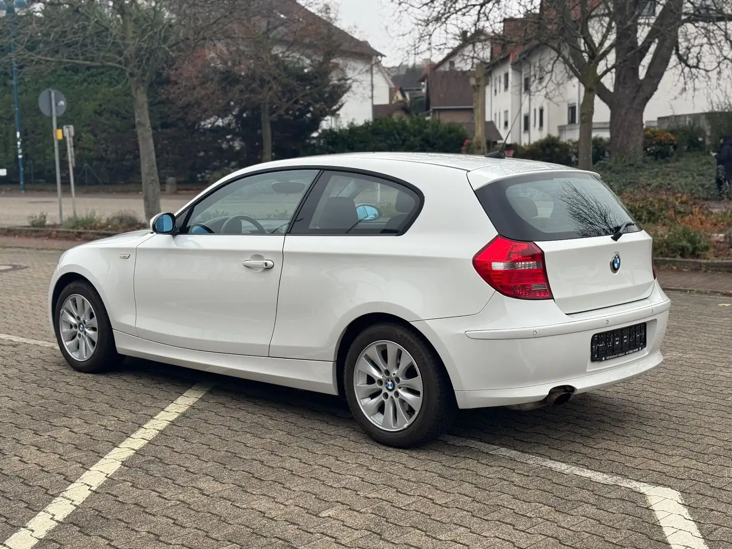 BMW 116 Limousine * 2. Hand *Xenon * Scheckheft Weiß - 2
