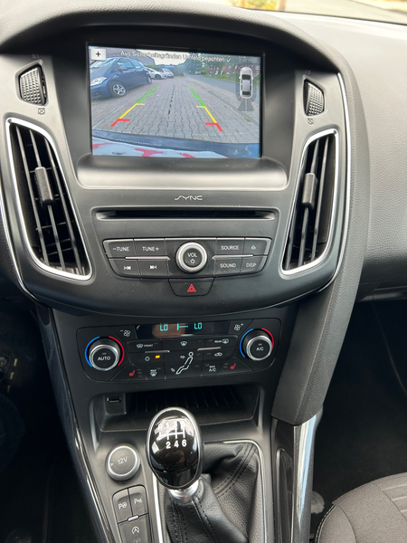Ford Focus Ford Focus Turnier 1.5 TDCI Titanium Kamera Scheckheftgepflegt — photo 13