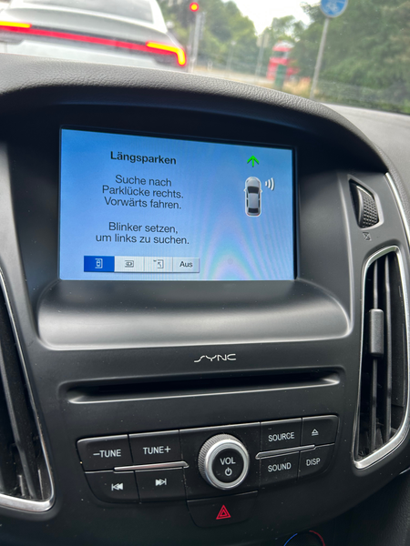 Ford Focus Ford Focus Turnier 1.5 TDCI Titanium Kamera Scheckheftgepflegt — photo 14