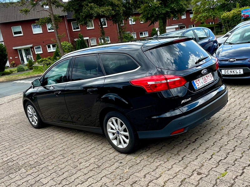 Ford Focus Ford Focus Turnier 1.5 TDCI Titanium Kamera Scheckheftgepflegt — photo 2
