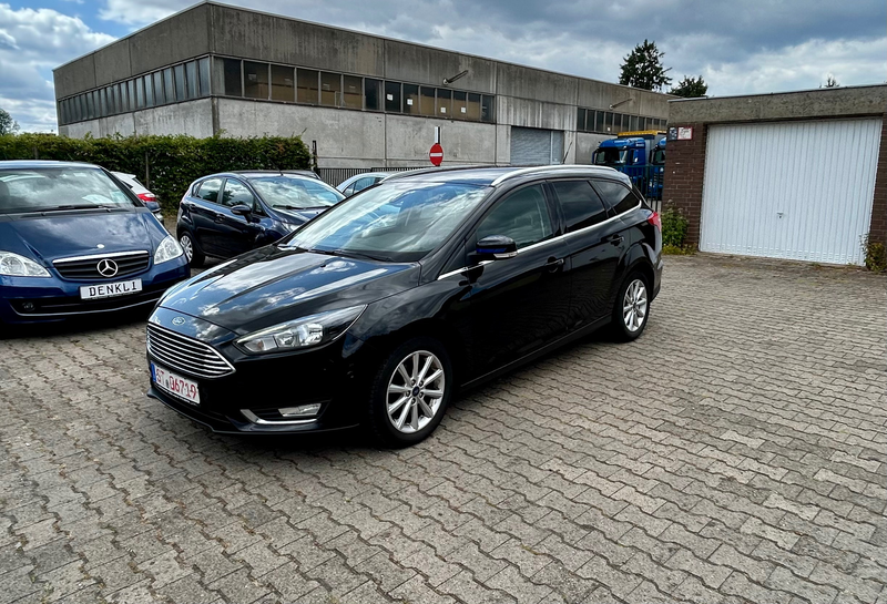 Ford Focus Ford Focus Turnier 1.5 TDCI Titanium Kamera Scheckheftgepflegt