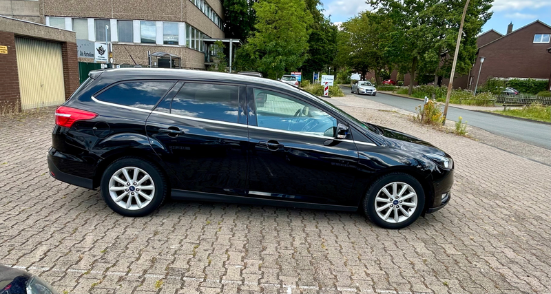 Ford Focus Ford Focus Turnier 1.5 TDCI Titanium Kamera Scheckheftgepflegt — photo 5