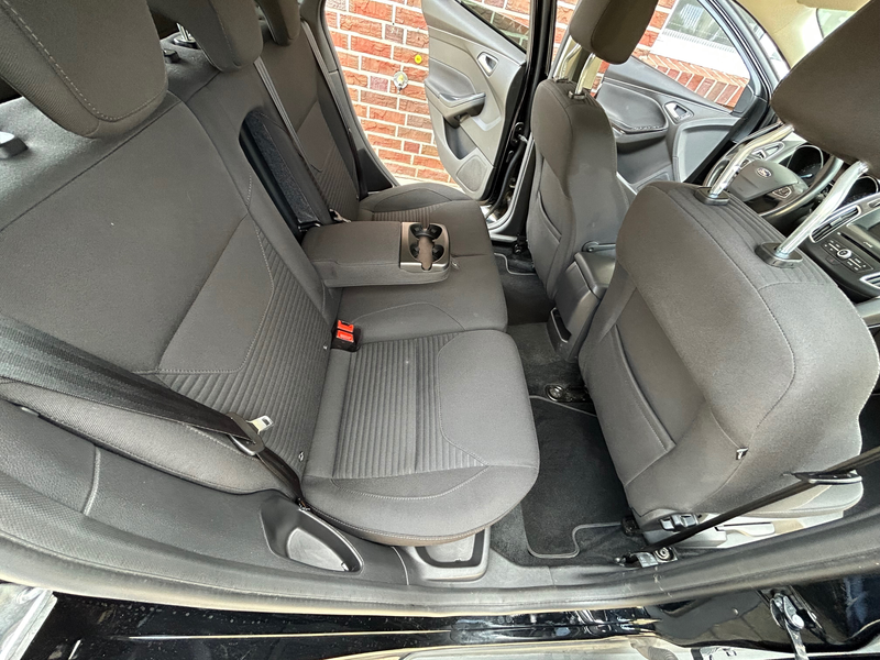 Ford Focus Ford Focus Turnier 1.5 TDCI Titanium Kamera Scheckheftgepflegt — photo 11