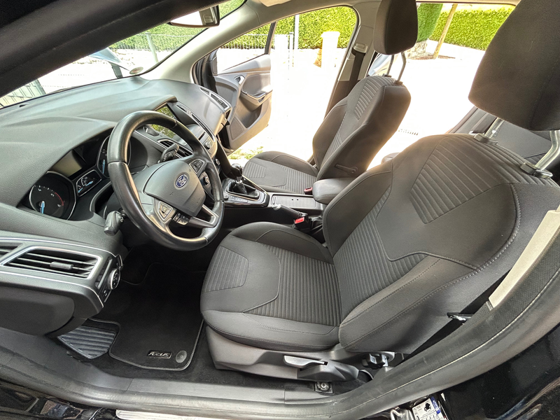 Ford Focus Ford Focus Turnier 1.5 TDCI Titanium Kamera Scheckheftgepflegt — photo 9