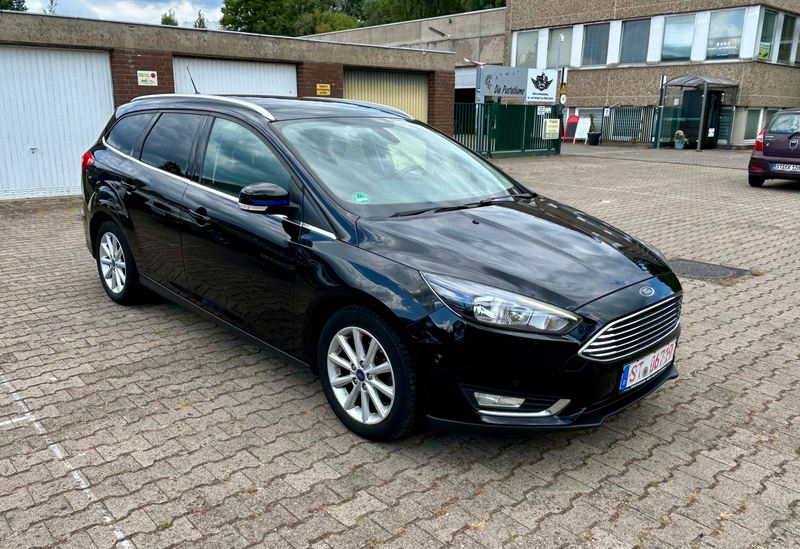 Ford Focus Ford Focus Turnier 1.5 TDCI Titanium Kamera Scheckheftgepflegt — photo 6
