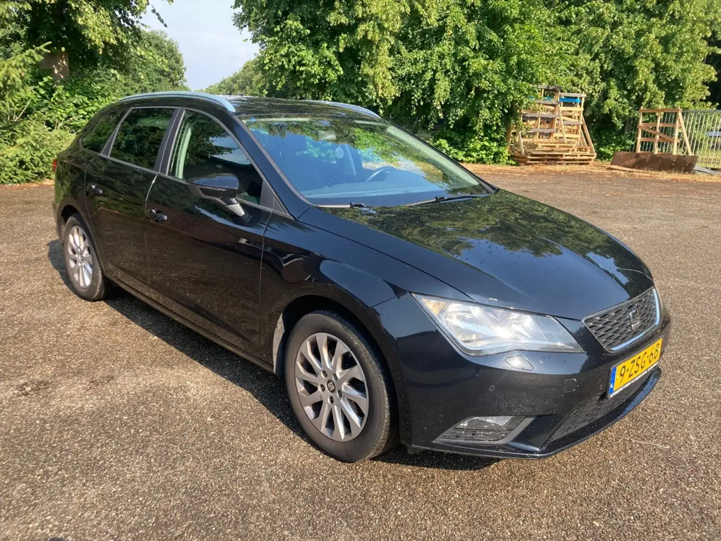 SEAT Leon ST 1.6 TDI Ref. Bns.Ec. Zwart - 1