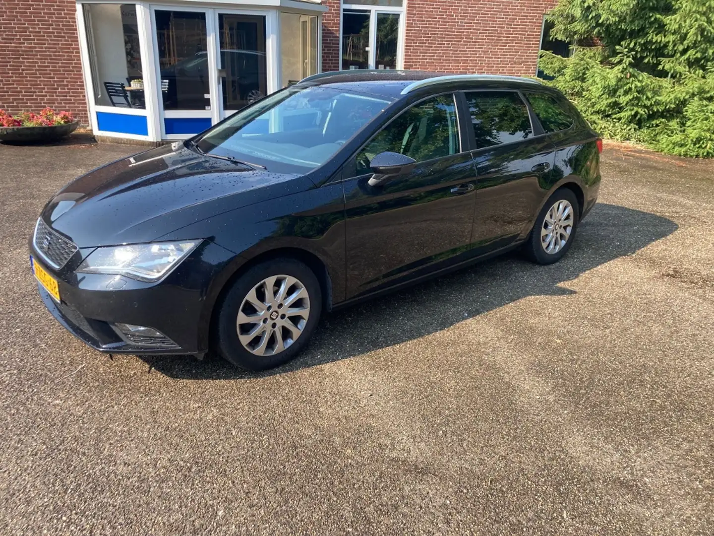 SEAT Leon ST 1.6 TDI Ref. Bns.Ec. Zwart - 2