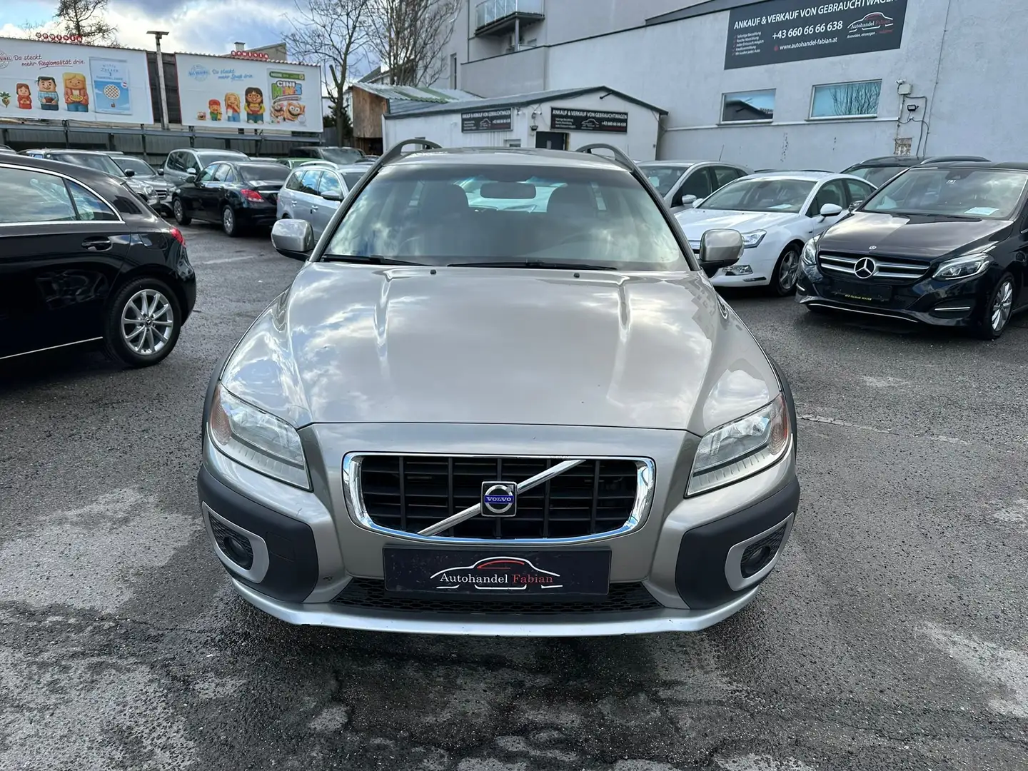 Volvo XC70 D5 Momentum Allrad Autom. 185PS Pickerl 04/27 Silber - 2