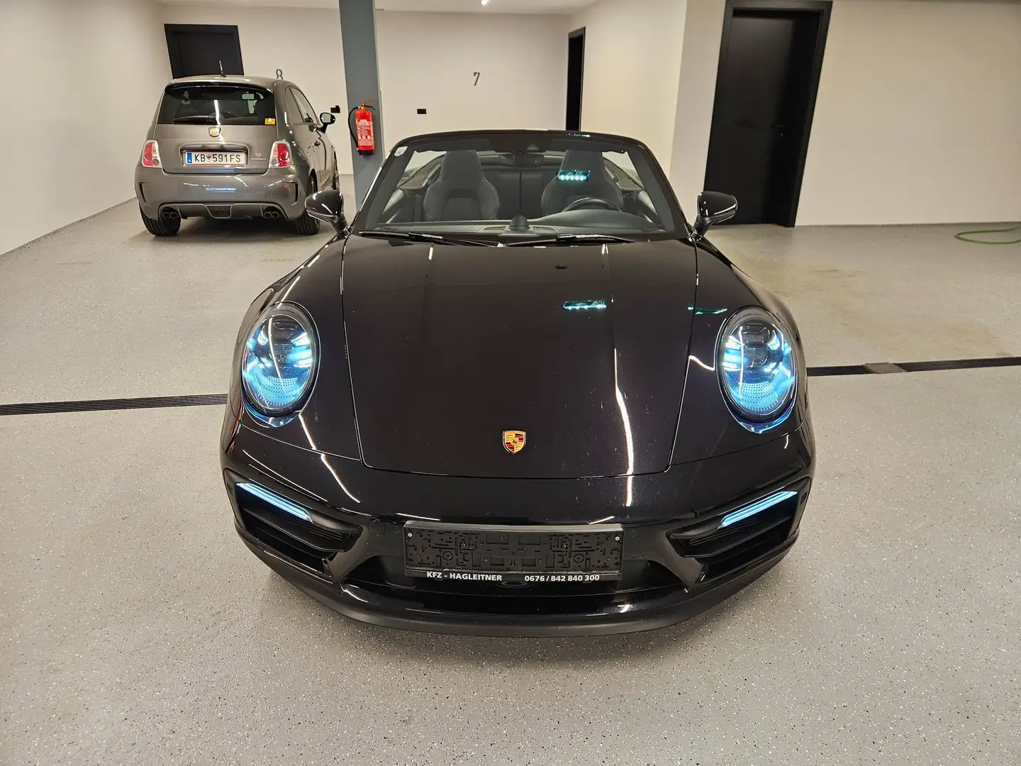 Porsche 992 Carrera 4 GTS Cabriolet Schwarz - 2