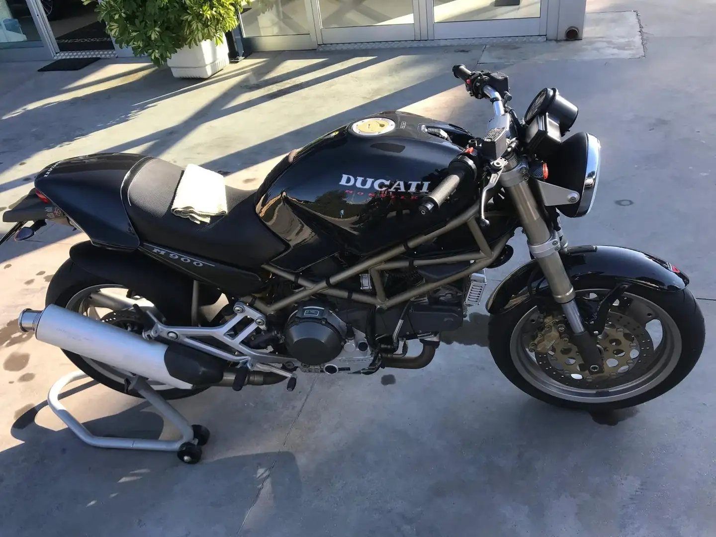 Ducati Monster 900 Negru - 1