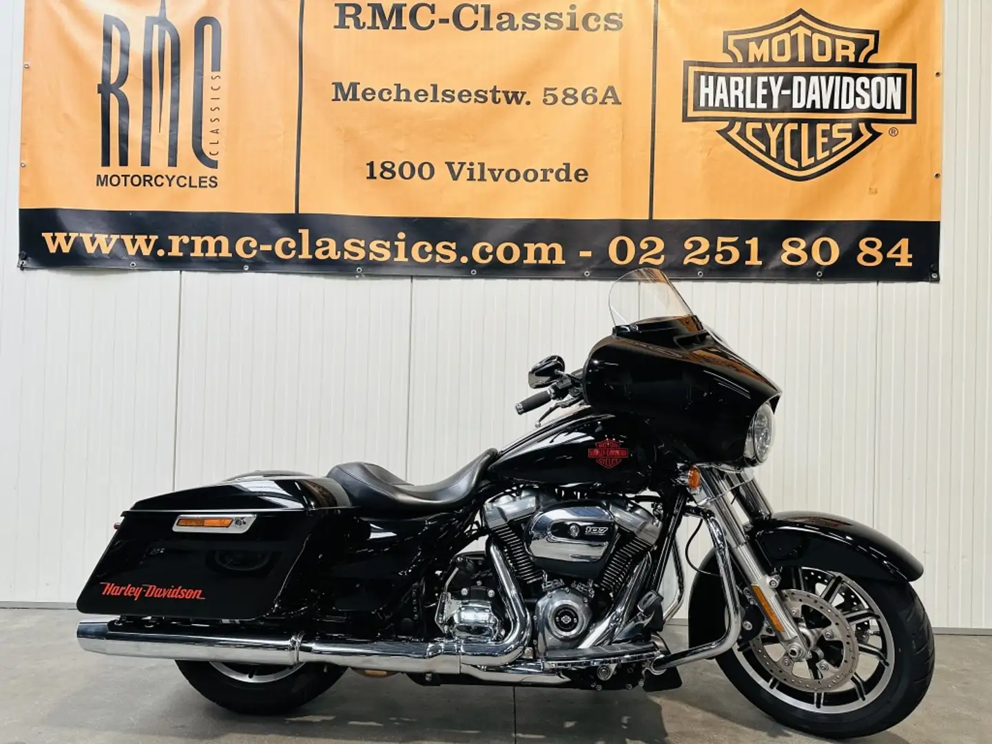 Harley-Davidson Tour Glide Electra Standard Noir - 1