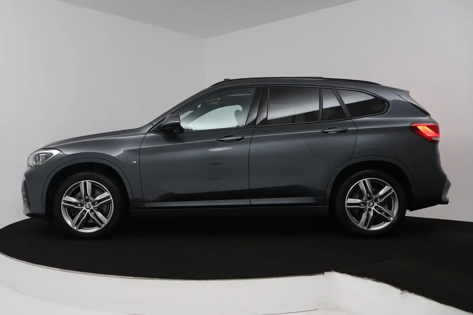 BMW X1 SDrive20i High Executive Edition (PANORAMADAK, STO Grau - 2