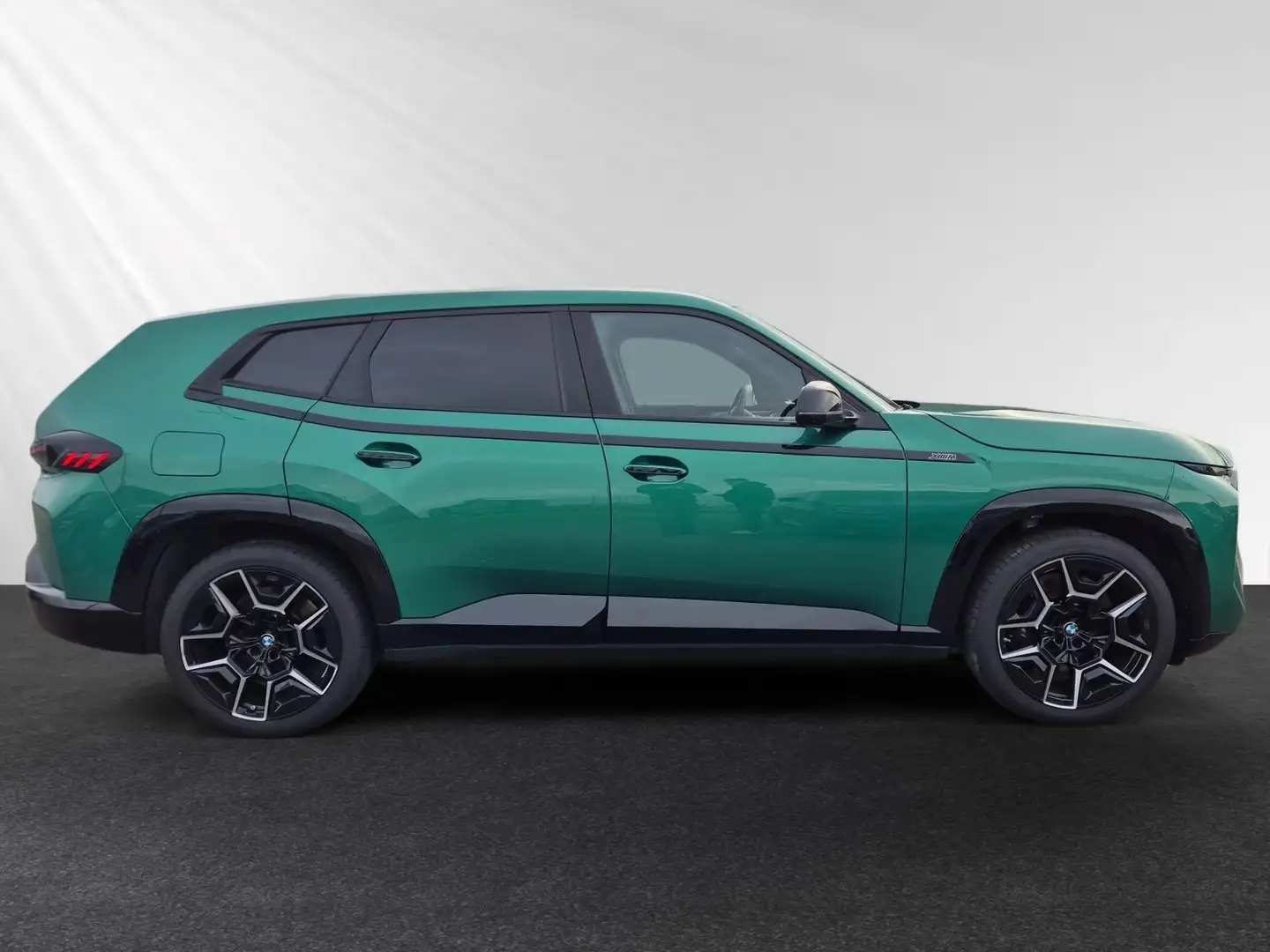BMW XM 50e AHK|Autobahnass.|DAProf.|H/K|22"LMR Grün - 2