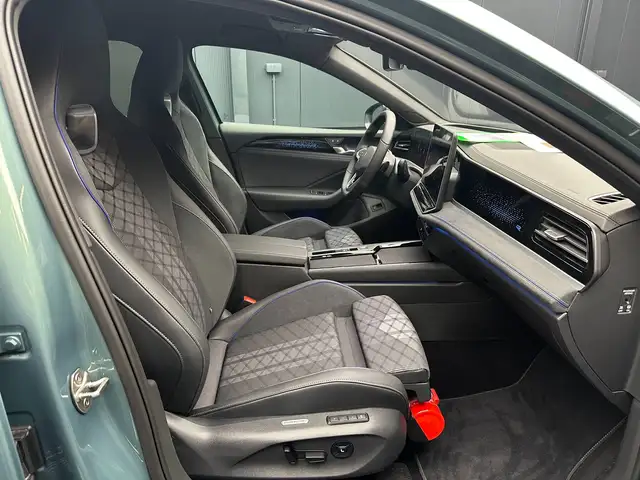 Volkswagen Passat view 10