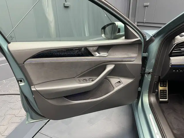 Volkswagen Passat view 13