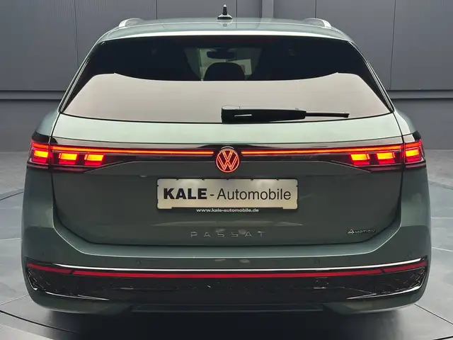 Volkswagen Passat view 4