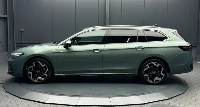 Volkswagen Passat view 2