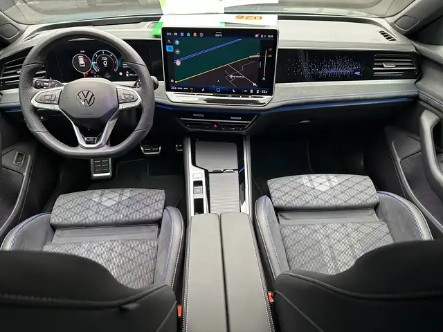 Volkswagen Passat view 12