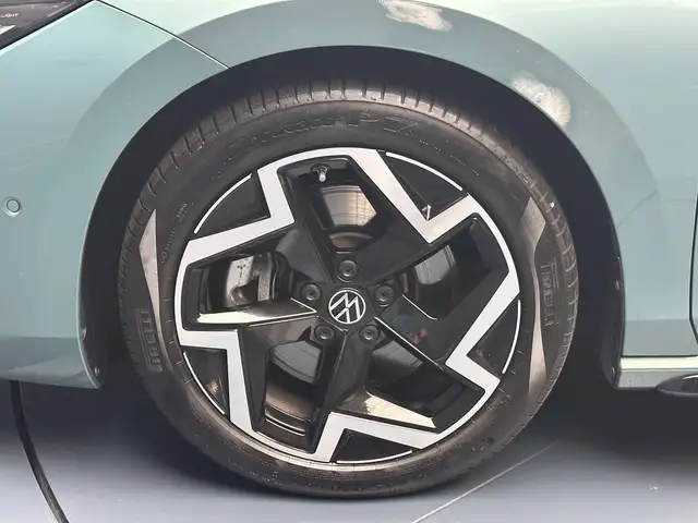 Volkswagen Passat view 9