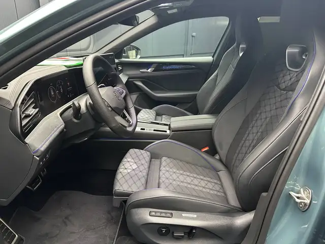 Volkswagen Passat view 14
