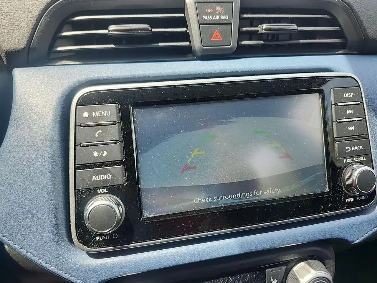 Nissan Versa снимка Nissan Versa