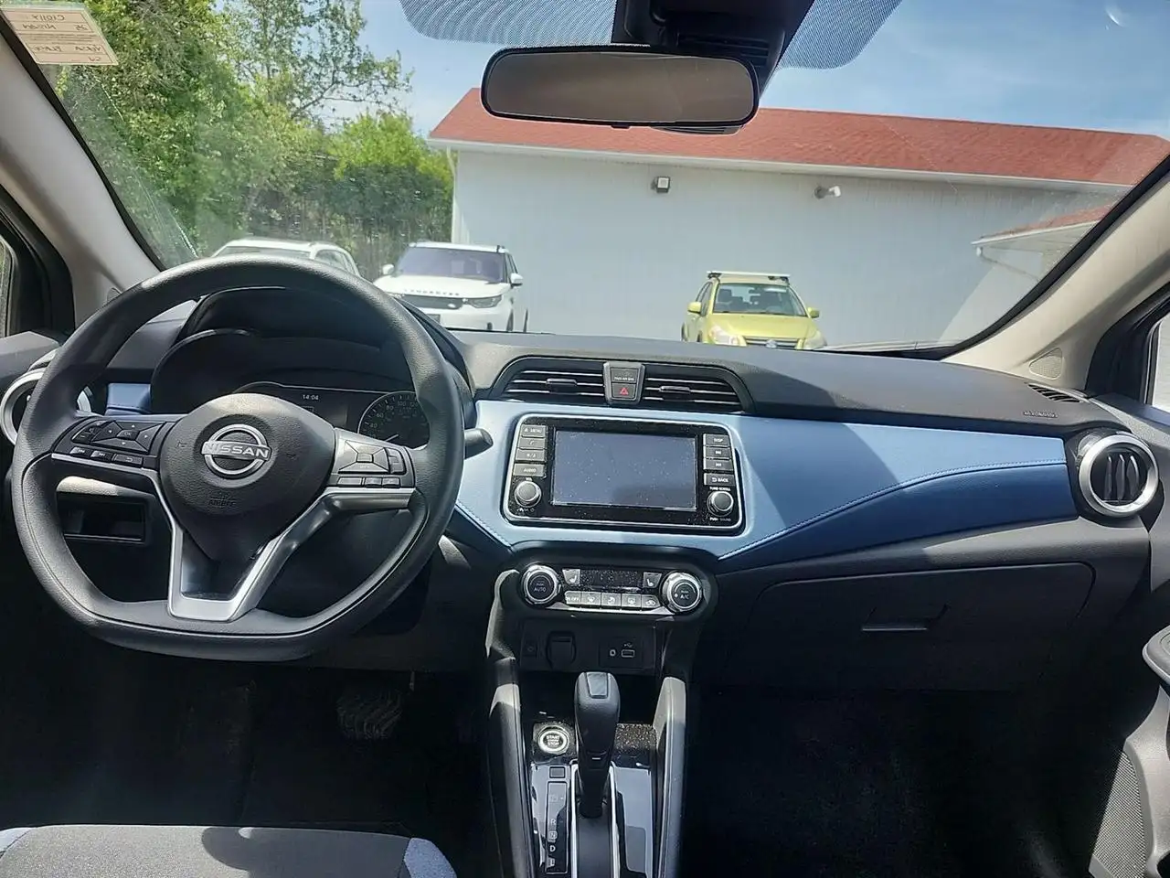 Nissan Versa снимка Nissan Versa