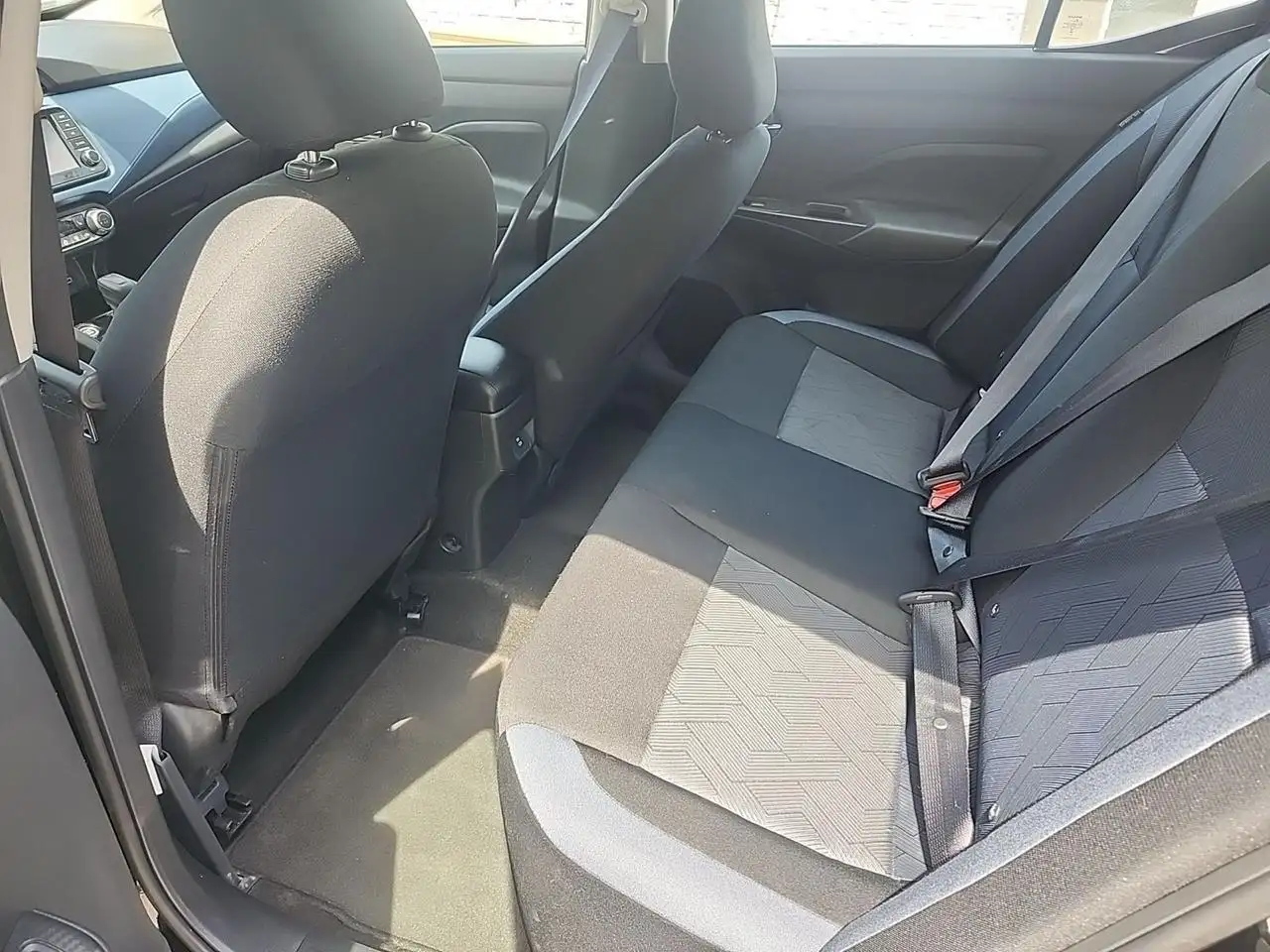Nissan Versa снимка Nissan Versa