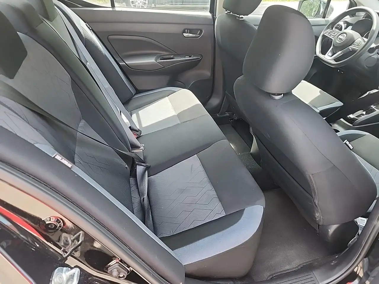 Nissan Versa снимка Nissan Versa