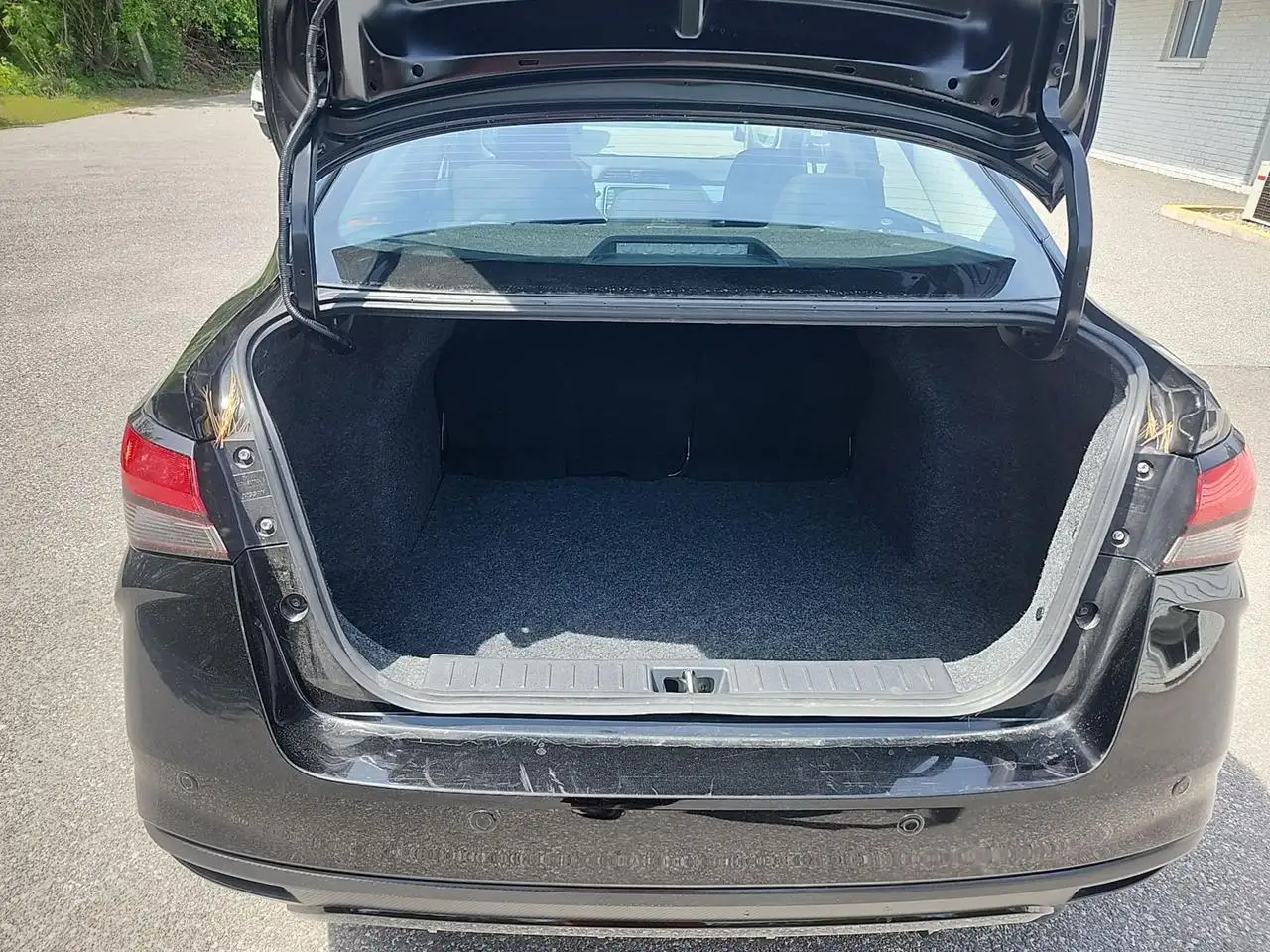 Nissan Versa снимка Nissan Versa