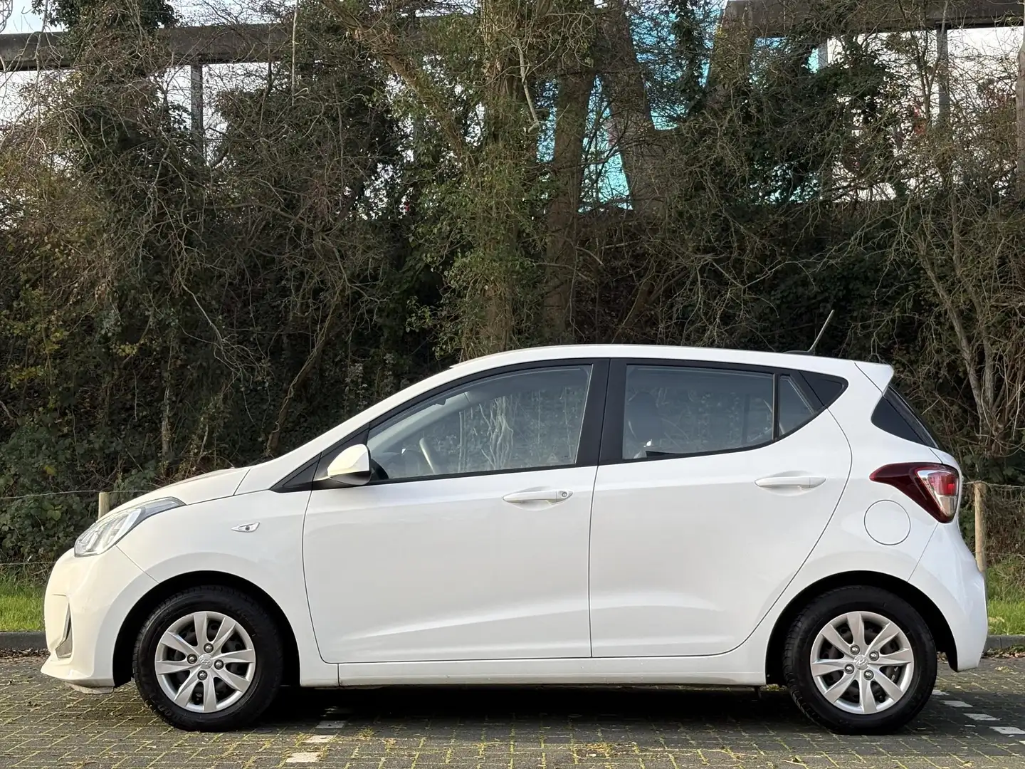 Hyundai i10 5drs 1.0i 67pk Comfort | Navigatie | Apple Carplay Blanc - 2