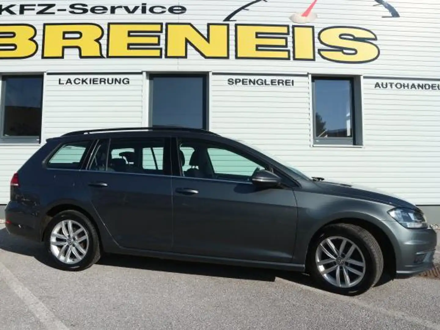 Volkswagen Golf Variant Highline 1,6 TDI SCR DSG *AHK* Grau - 1