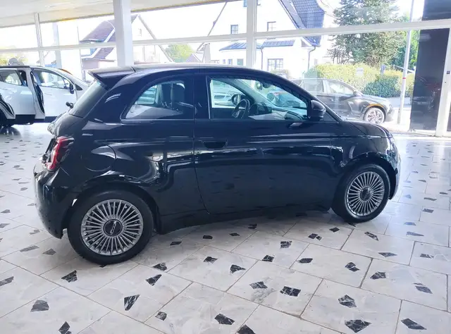 Fiat 500E view 6
